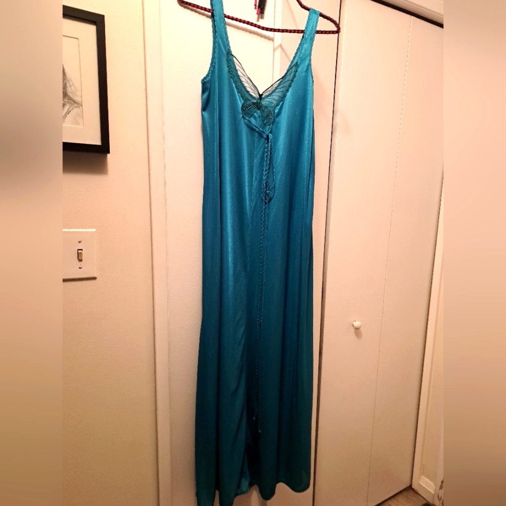 VINTAGE Long Teal Sleeveless Maxi Nightgown.